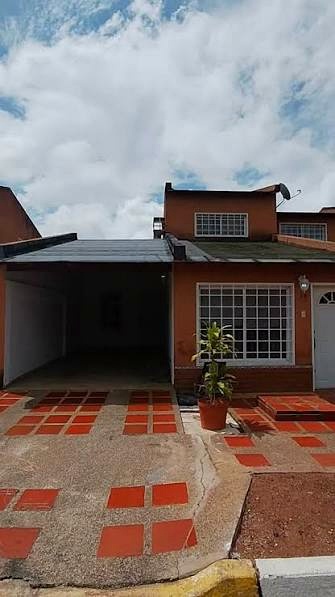 Patio y Acceso Frontal